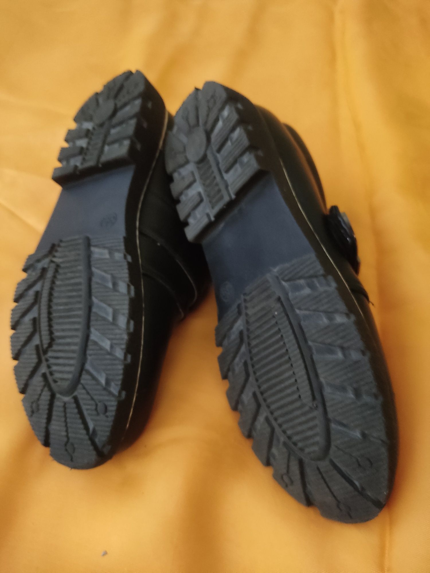 Шкільне взуття для дівчинки, розмір 35