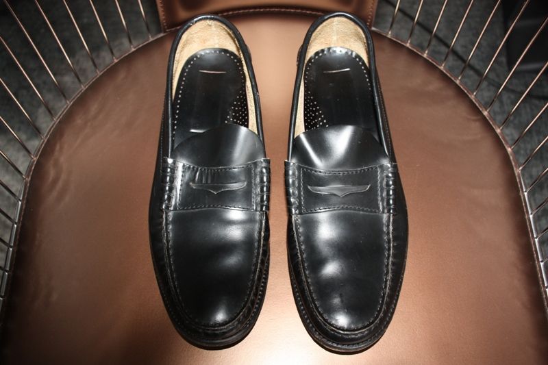 Sapatos em pele pretos de Homem da YUCCA tamanho 40