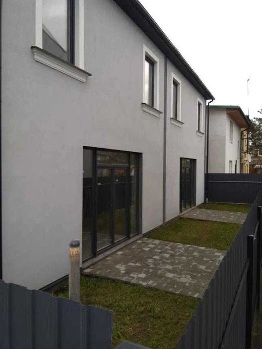 Продаж будинку на вул. Зубрицького