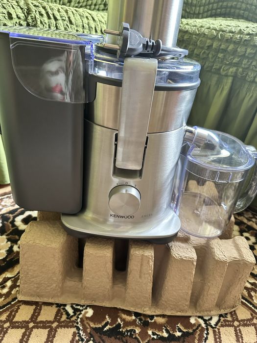 Сокочавилка/соковыжималка Kenwood JE 850