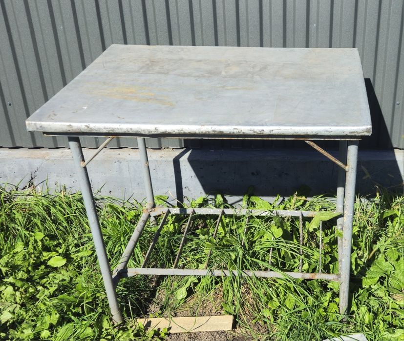 Стіл, кришка алюміній алюмінієвий, основа сталь