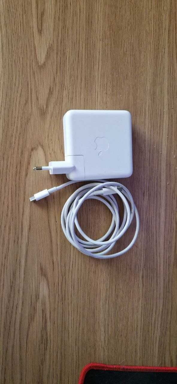 MacBook pro 13 i7 2020 16/512