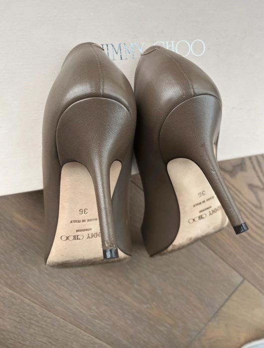 Jimmy Choo klasyczne szpilki szpic ze zdobionym szpicem oliwkowe