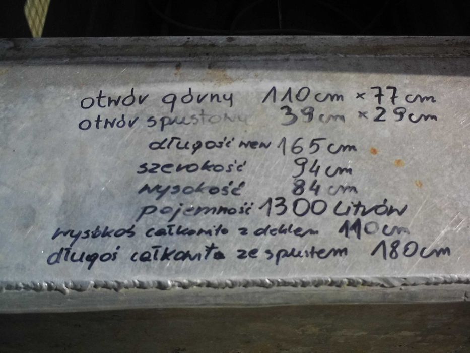 Basen (zbiornik) do transportu żywych ryb z napowietrzaczem 1300 l.