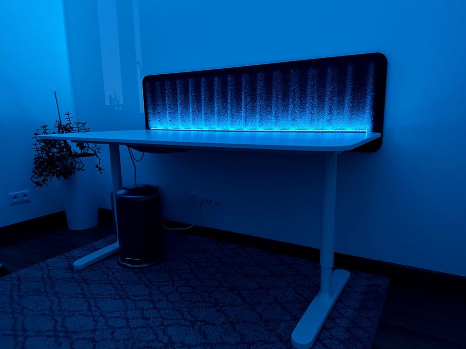 Biurko IKEA BEKANT 160x80 cm + ścianka filcowa + LED + organizer kabli