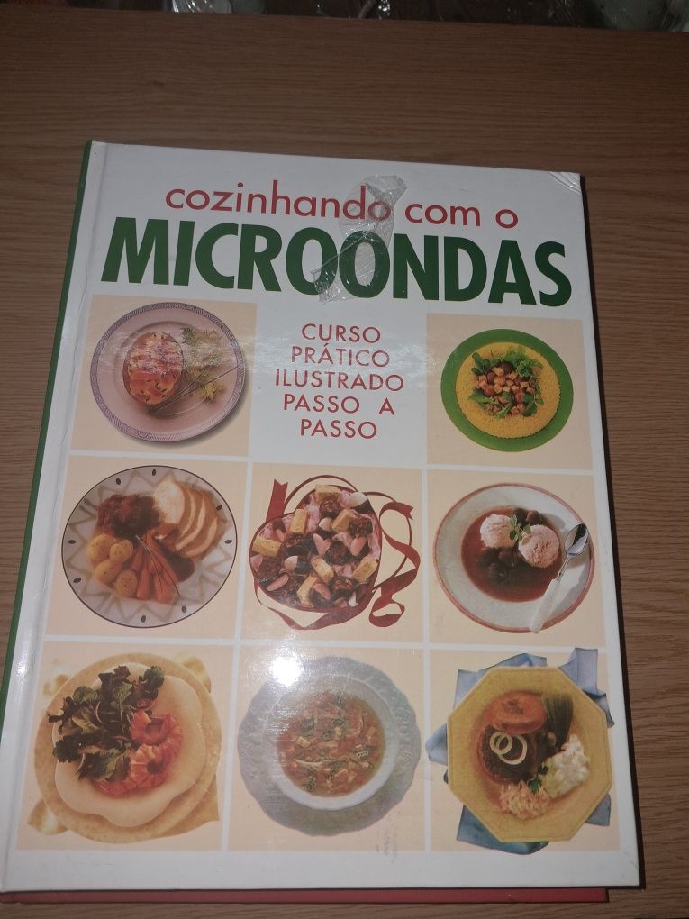 Livro cozinhando com microondas