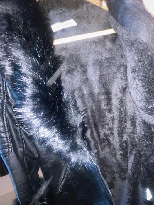 Casaco todo forrado no interior.