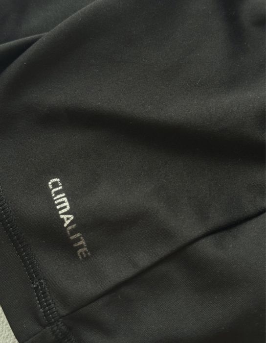 Czarno-biała bluzka sportowa Adidas