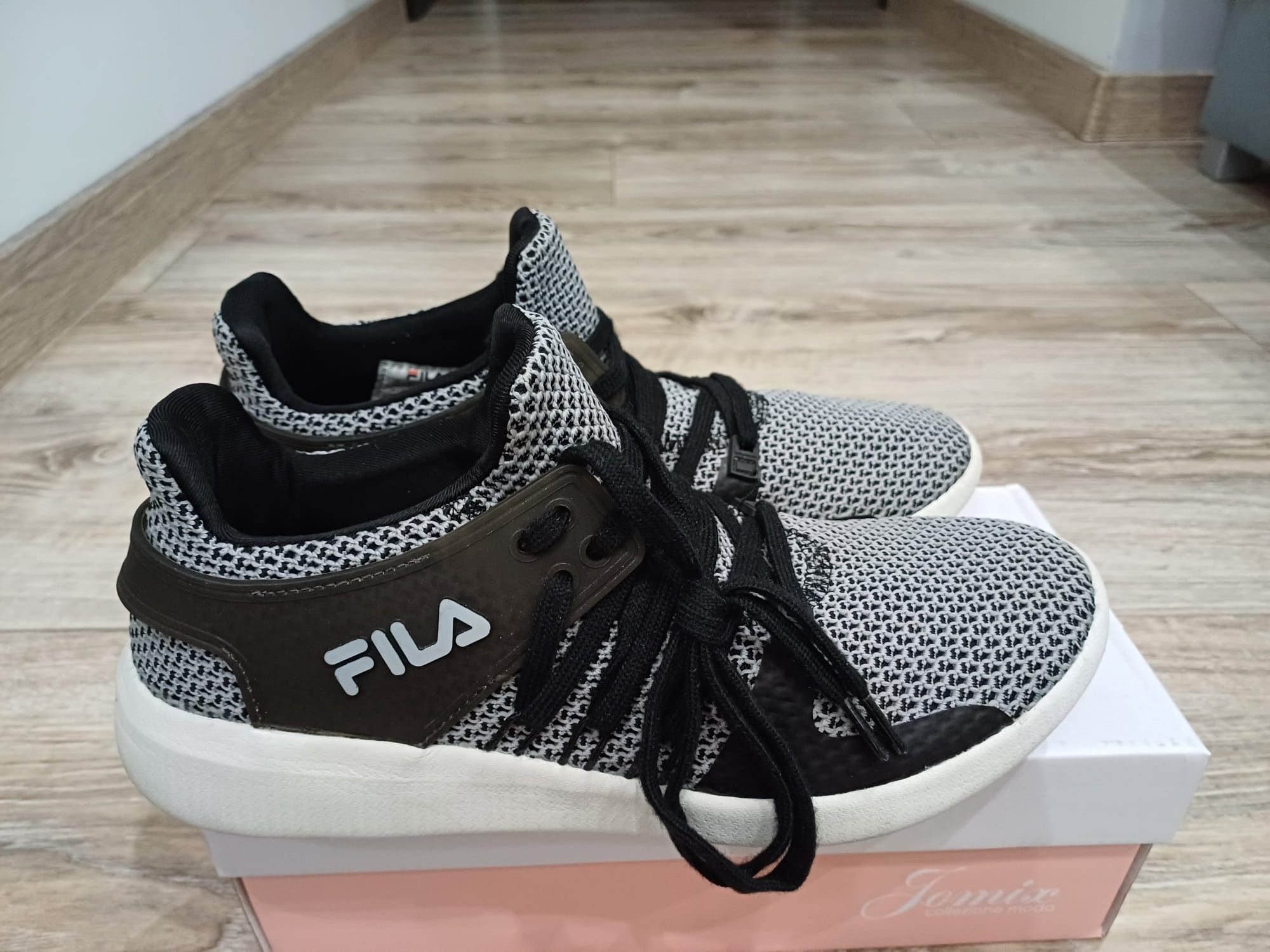 Adidasy Sneakersy damskie Fila rozm 39.