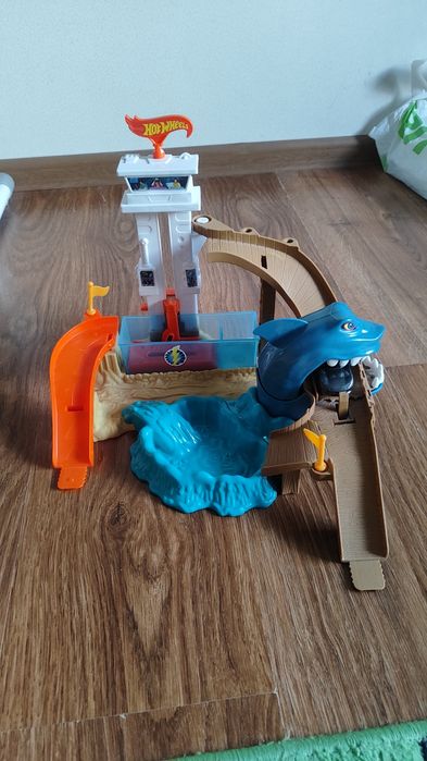 Трек Hot wheels Полювання на акулу