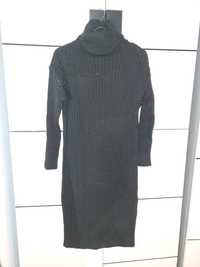 Sweterkowa sukienka z rozcieciami