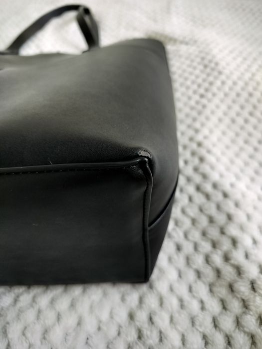 Czarna torebka shopper Even Odd
