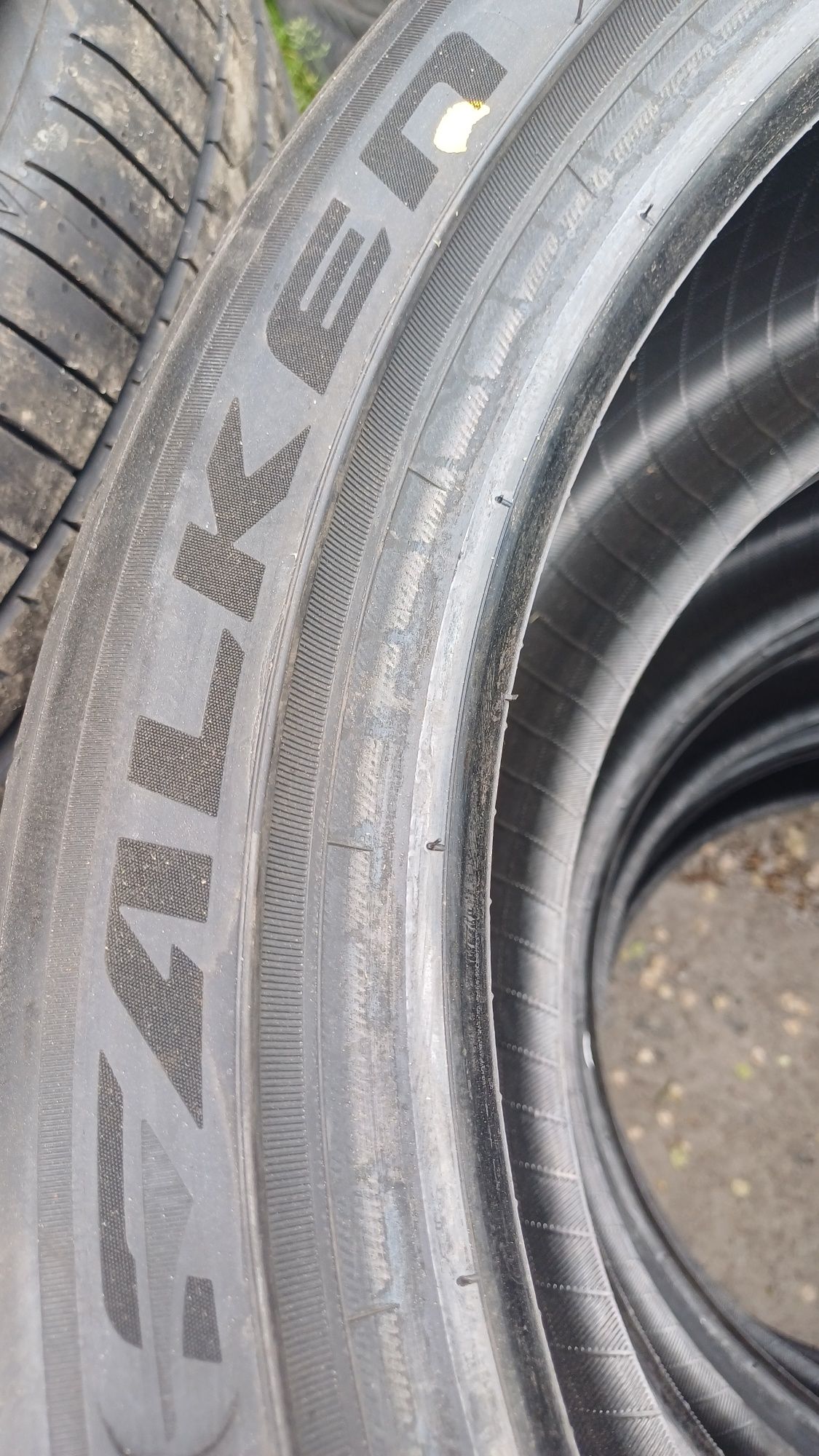 Продам літні нові шини Falken 245/40 r19