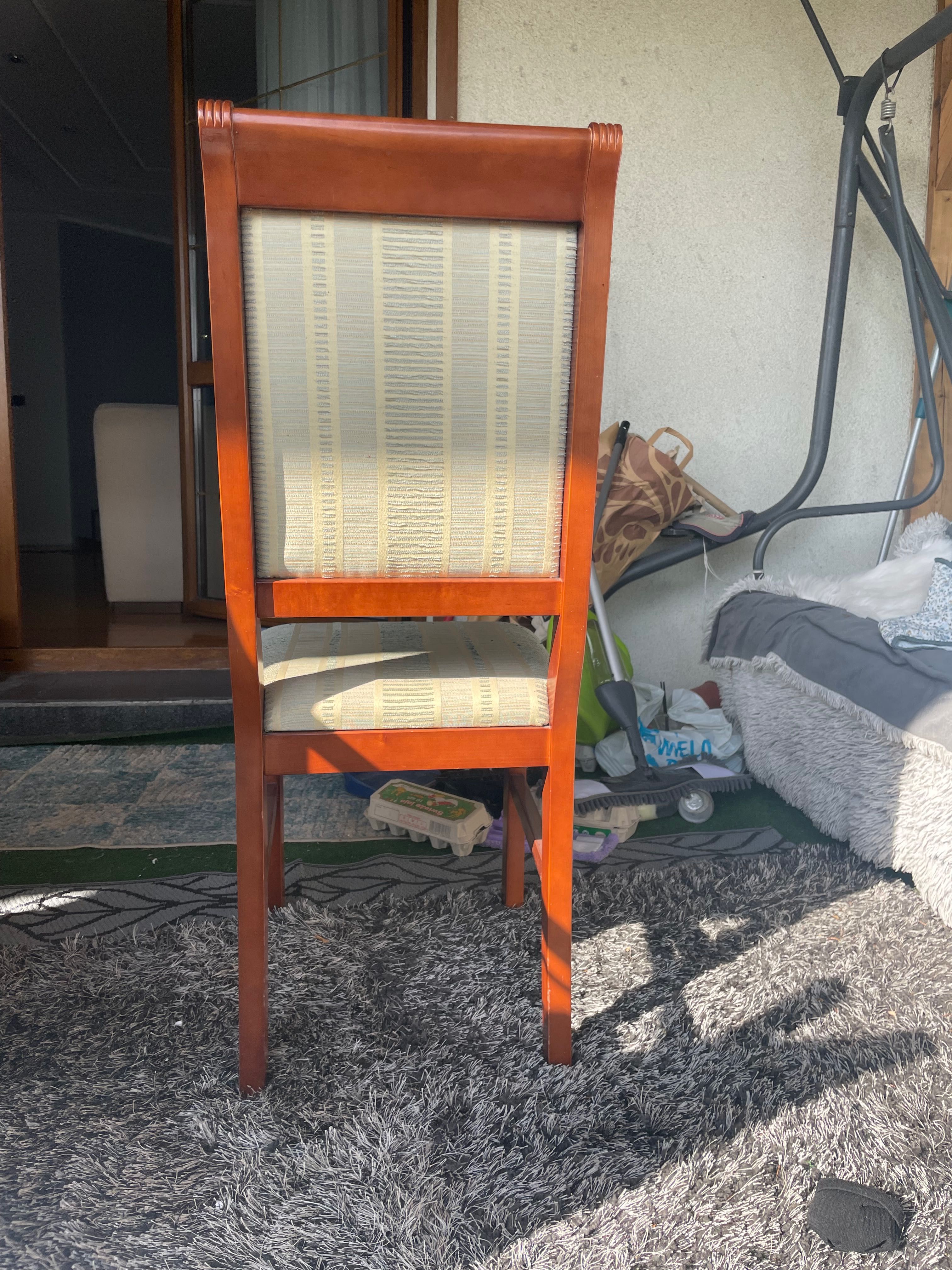 Krzesła z drewna + materiałowe pokrowce