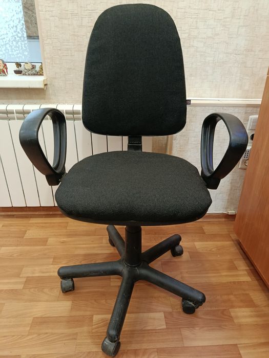 Комп'ютерне крісло.