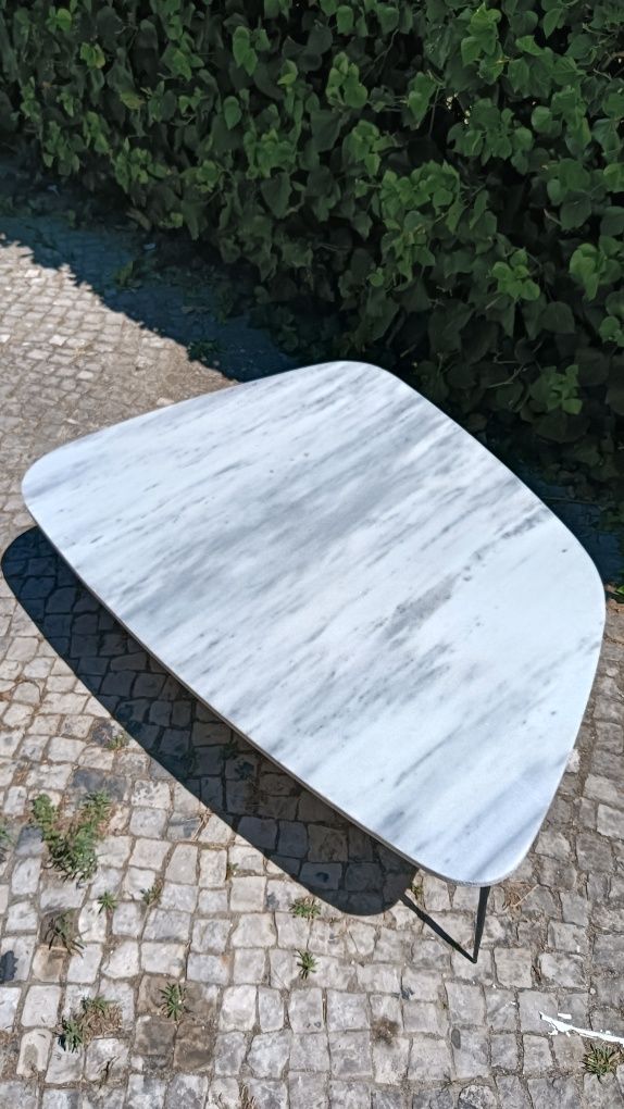 Mesa de centro receção mármore e ferro
