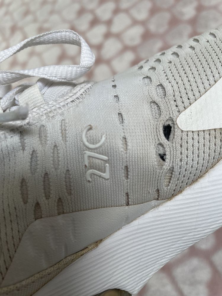 Buty marki Nike Air 270 w rozmiarze 35,5. Poduszki są zżółknięte, buty