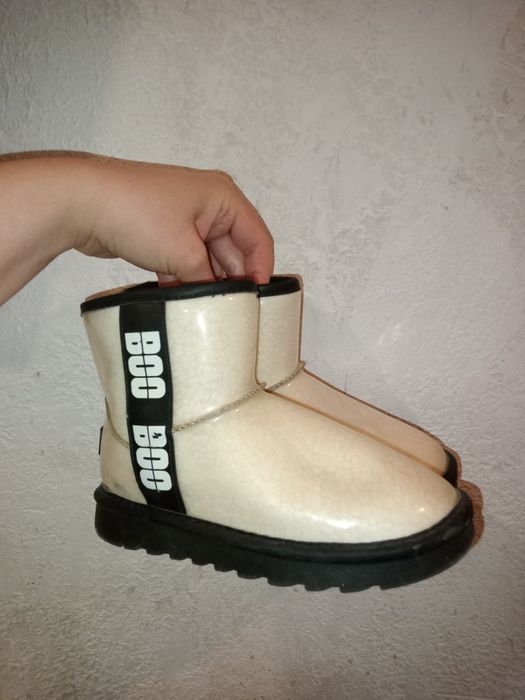 Продам угги, зимние ботинки детские