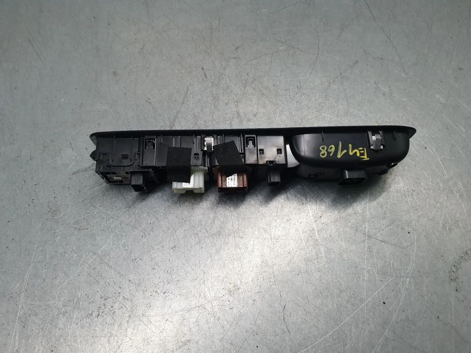 Comando / botão / interruptor vidros frente esquerdo DACIA Sandero III