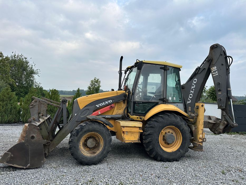 Koparko-Ładowarka VOLVO BL71  z 2006 roku  koparka 2 łyżki sztywna