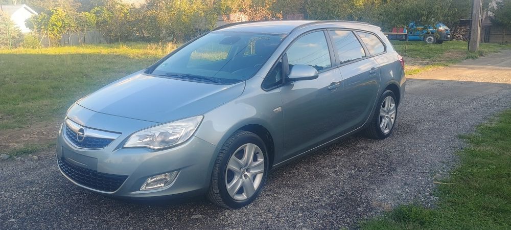 Opel Astra J 1.4 turbo 140 KM 2011