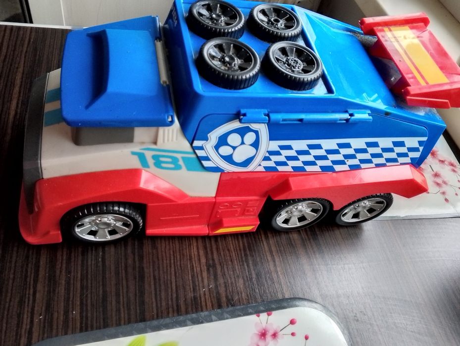 Samochód z psiego patrolu
