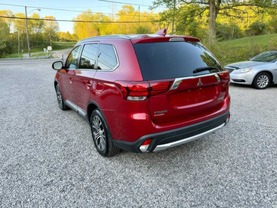 Mitsubishi Outlander      2017