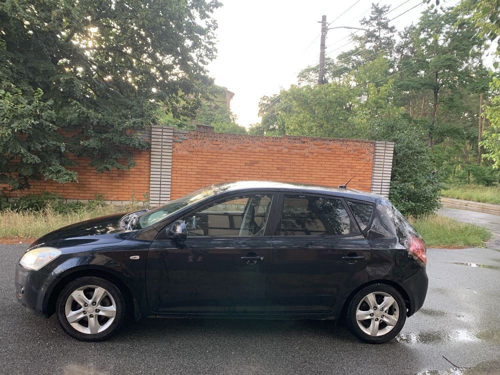 Продам  киа сиид дтп2.0 автомат