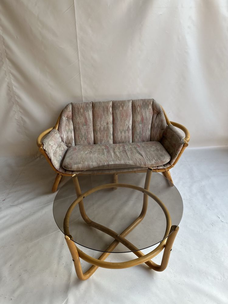 Zestaw mebli - sofa i stolik