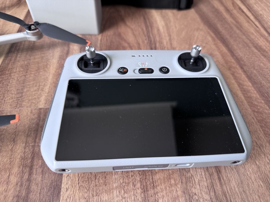 Dron. Dji mini 3 fly more combo. RC