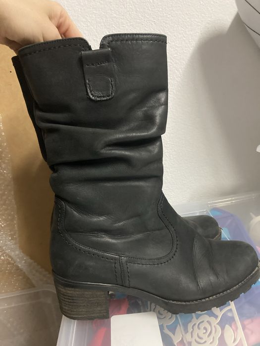 Bota em couro com interior acolchoado, bem quente para o inverno