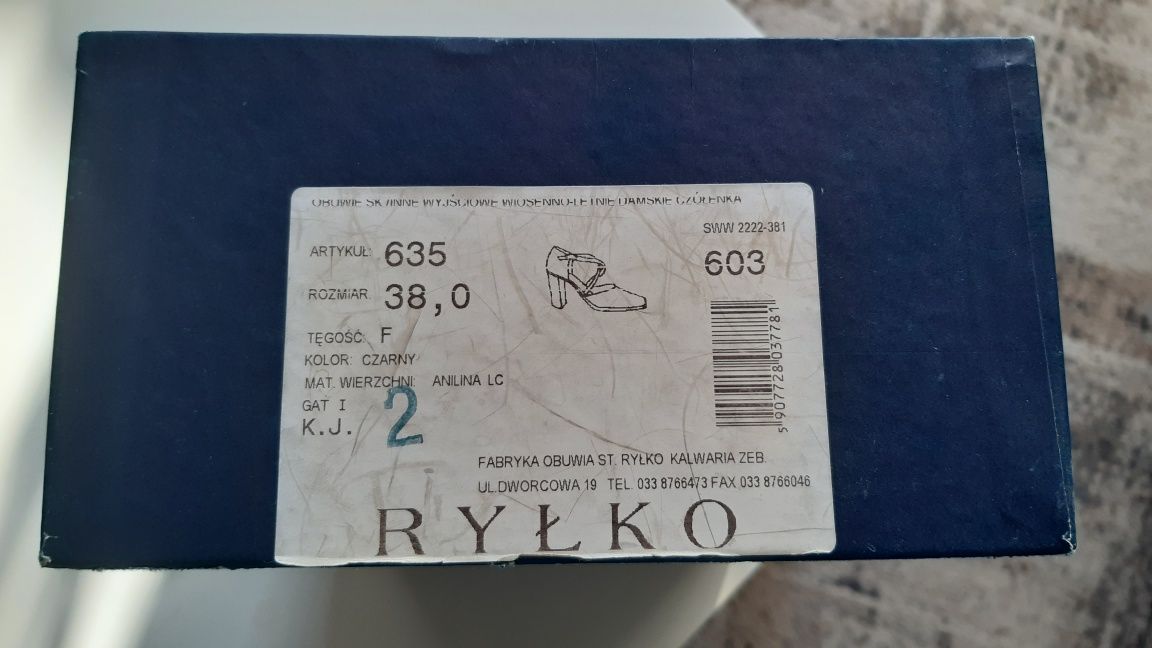 Czółenka czarne Ryłko
