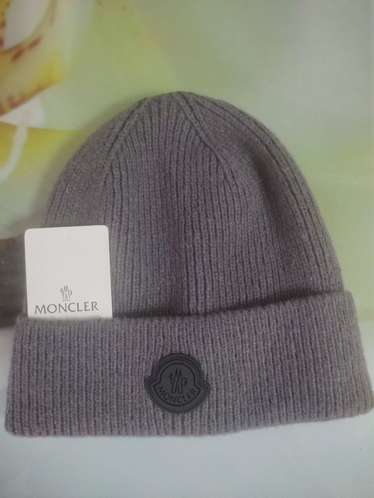 Нова шапка  MONCLER
