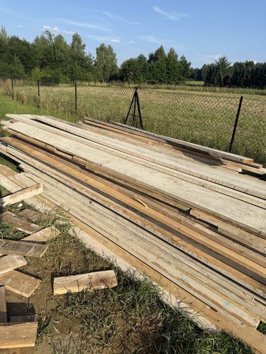 Deski i stemple pod strop