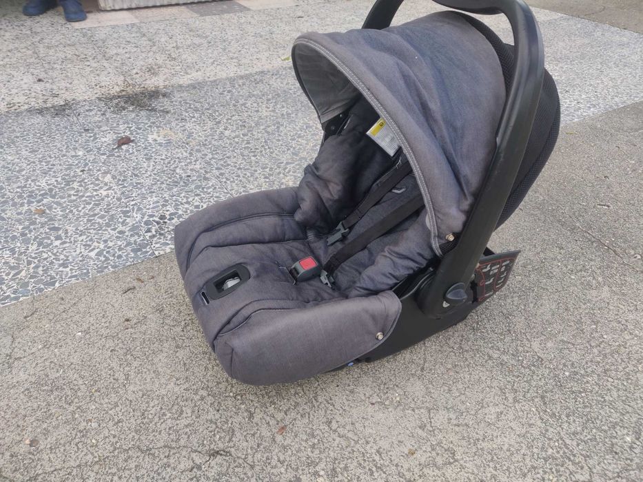 Cadeira de bebe com chapeu