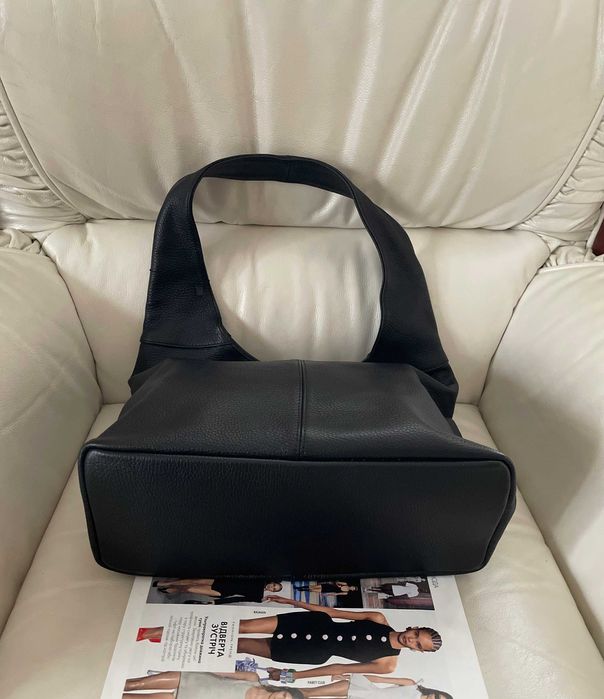 Італійська шкіряна сумка хобо велика чорна