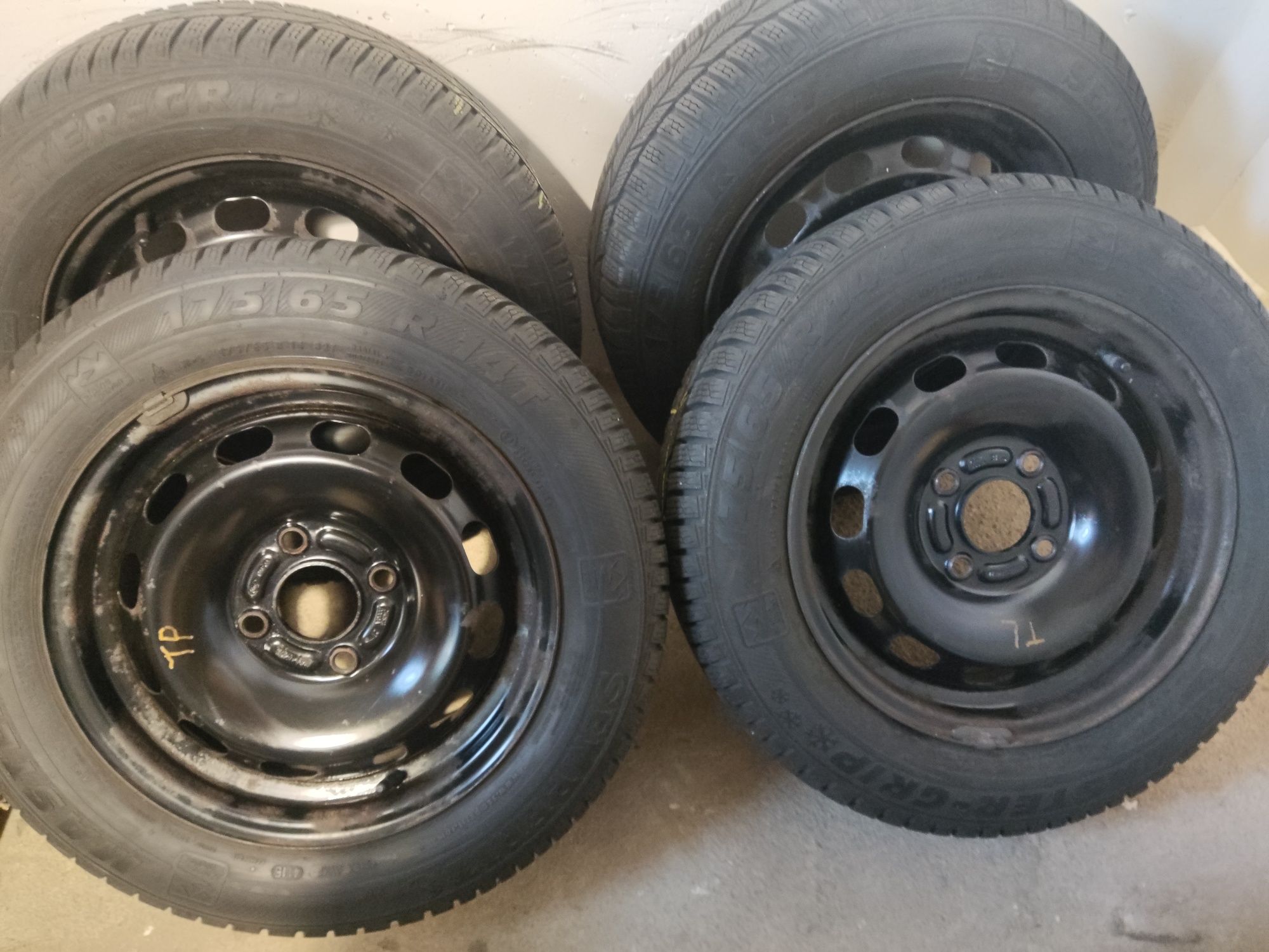 4 koła: felga 14" 4x108 Ford Fiesta, op. zima 175/65R14, czujniki TPMS