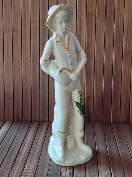 Porcelanowa figurka sygnowana ,vintage