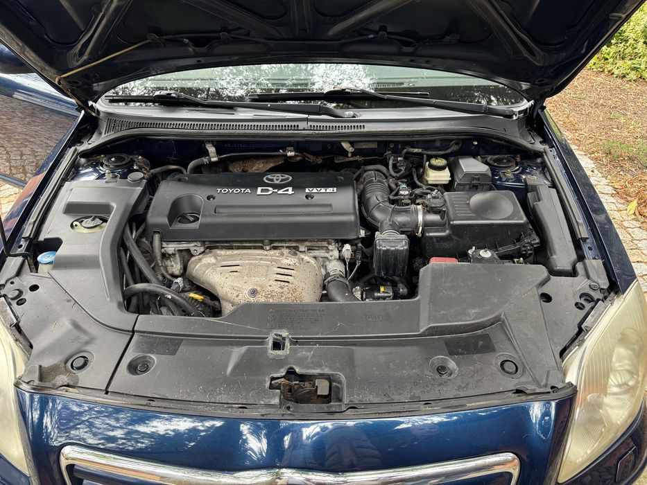 Toyota Avensis 2.0 2003 salon Polska