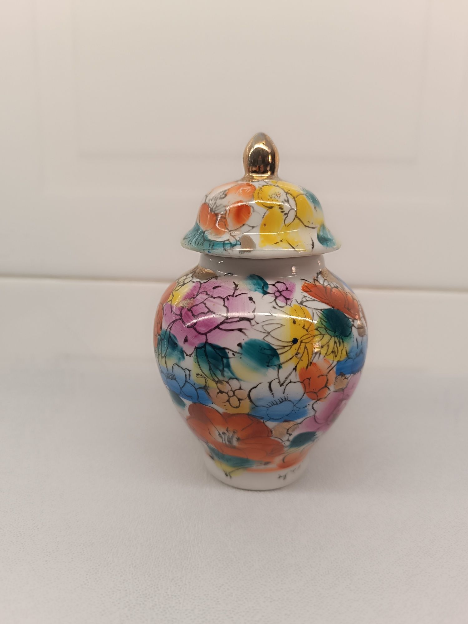 Pote Porcelana Vintage. 13 cm. Pintado à mão