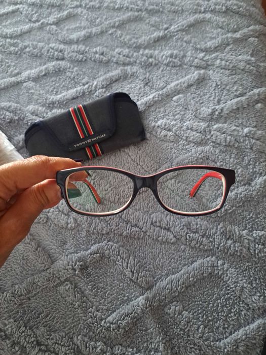 Óculos Tommy Hilfiger/Conjunto Just Cavalli/Pulseira Alex and Ani