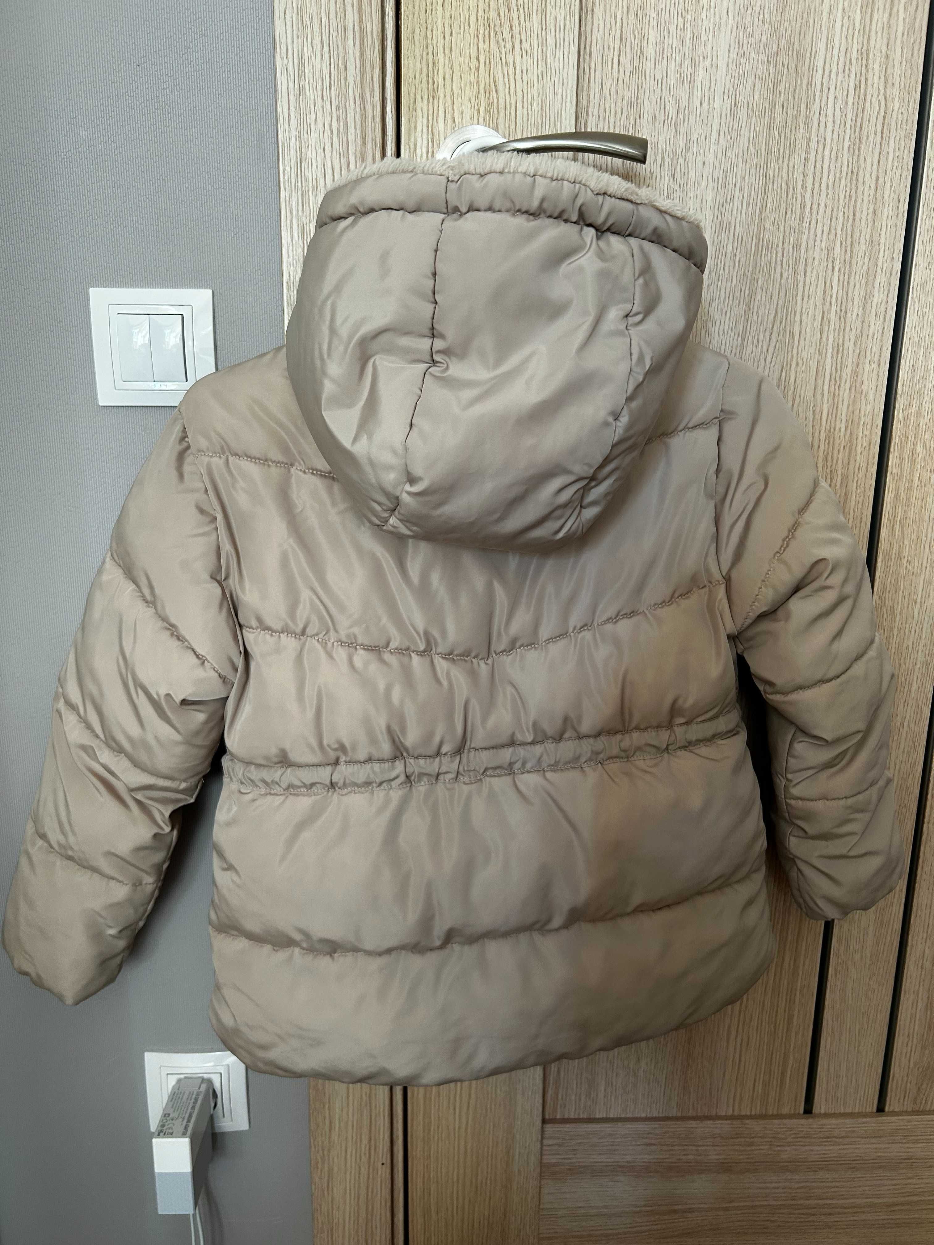 Куртка ZARA на дівчинку, розмір 128