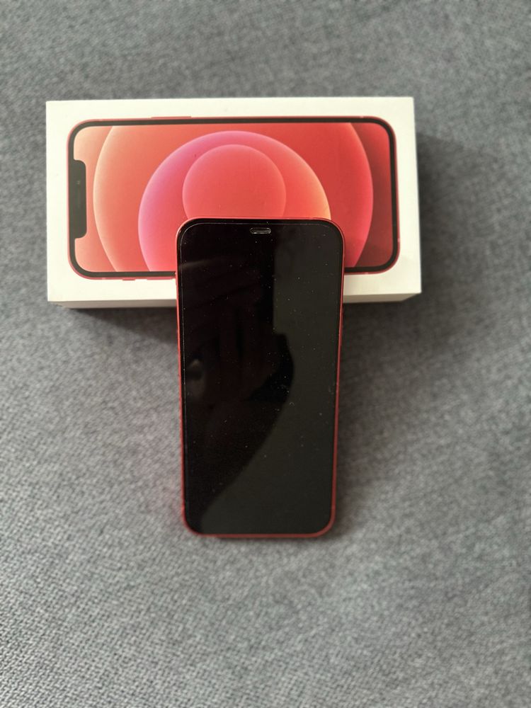 Iphone 12 w kolorze czerwonym + etui