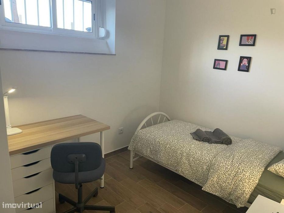 654489 - Quarto com cama de solteiro em...