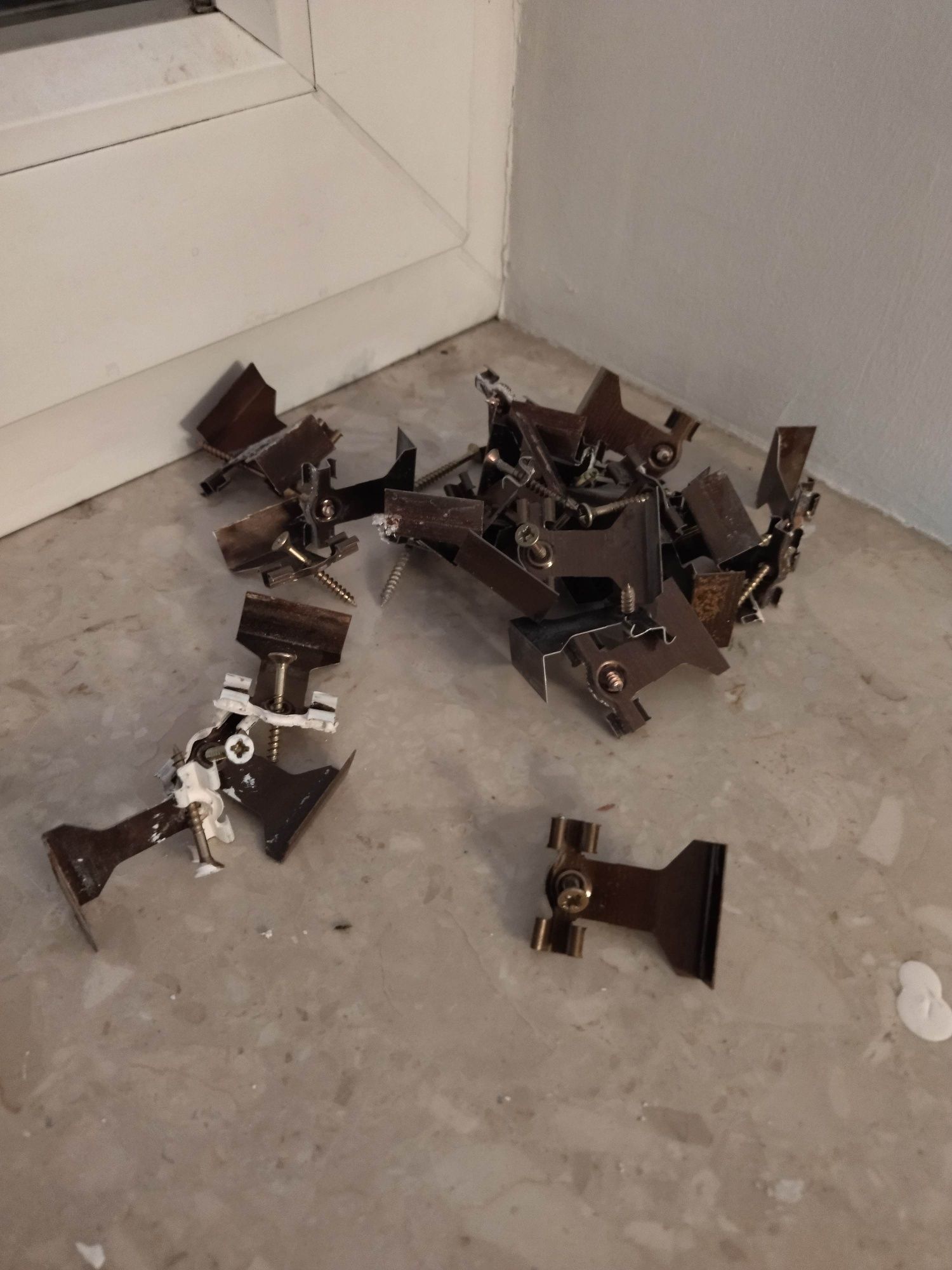 Listwy przypodłogowe MDF wys. 4,5 cm, dł. 11 m, 1 defekt
