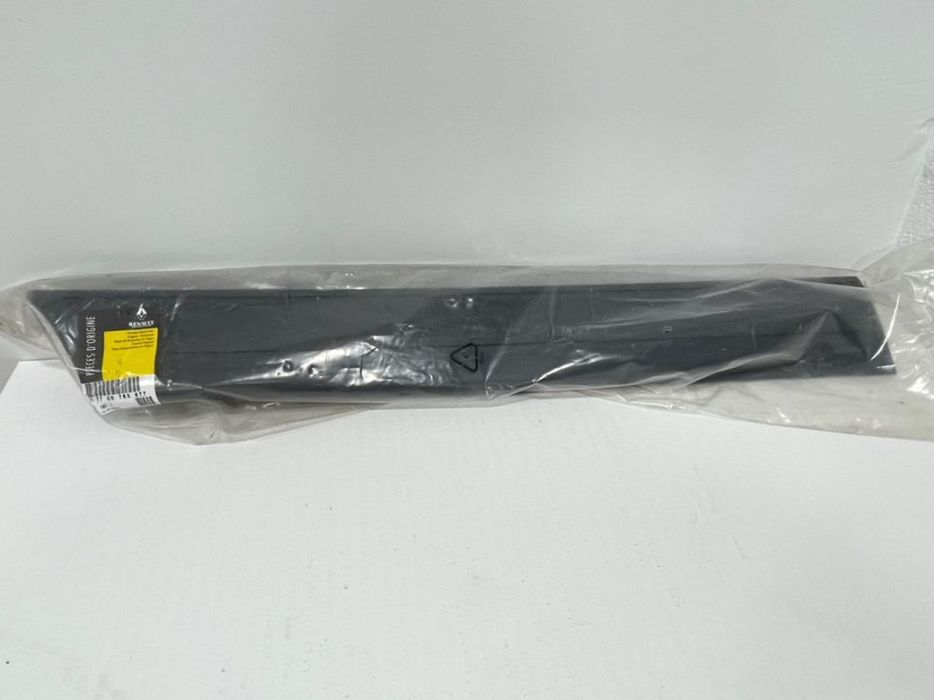 Friso Ilharga Traseira Dta Renault Express 7700763677 Novo Original