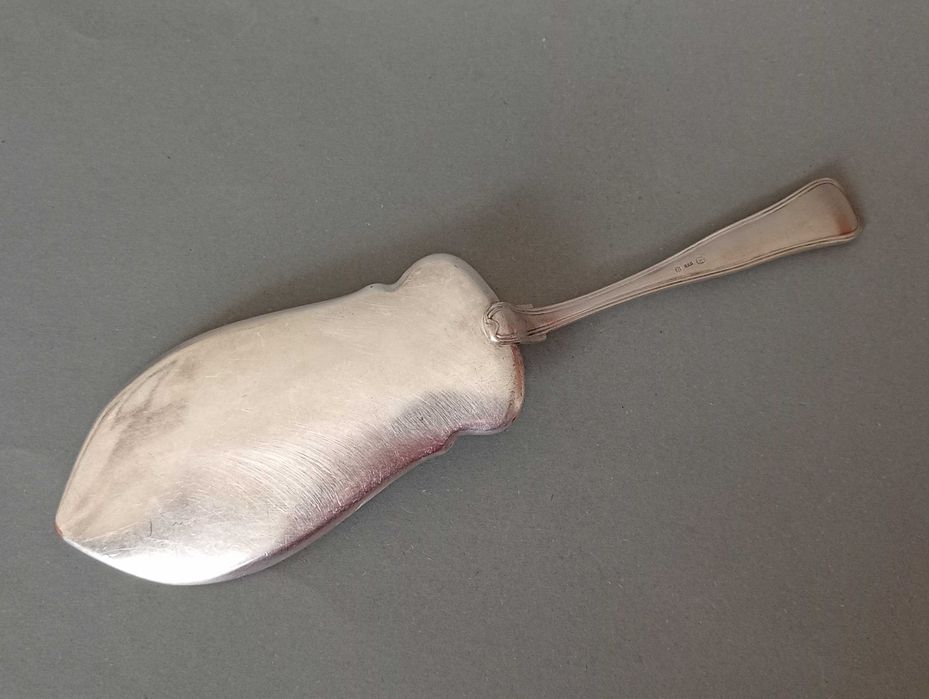Posrebrzana łopatka do ciasta z amorkiem