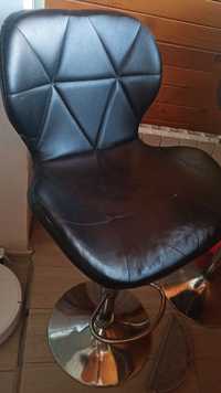 Барний стілець під ремонт