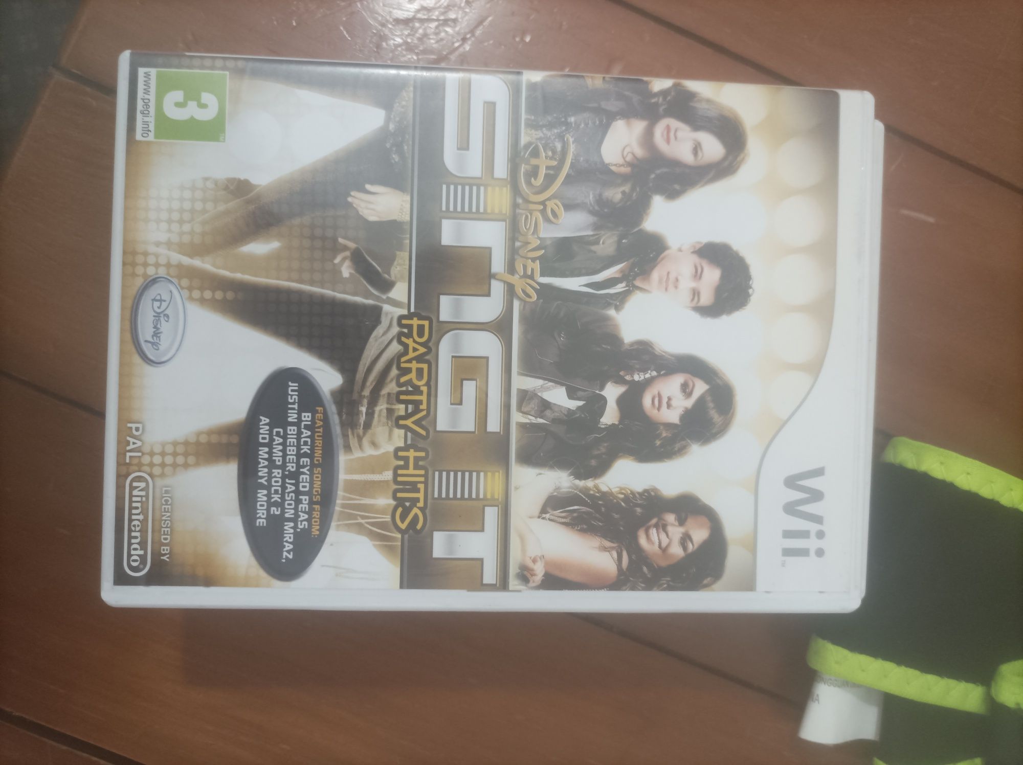 Wii com jogos e comandos
