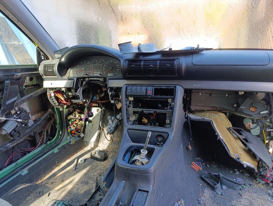 Запчасти на Ауди А4 В5 Кватро универсал б/у